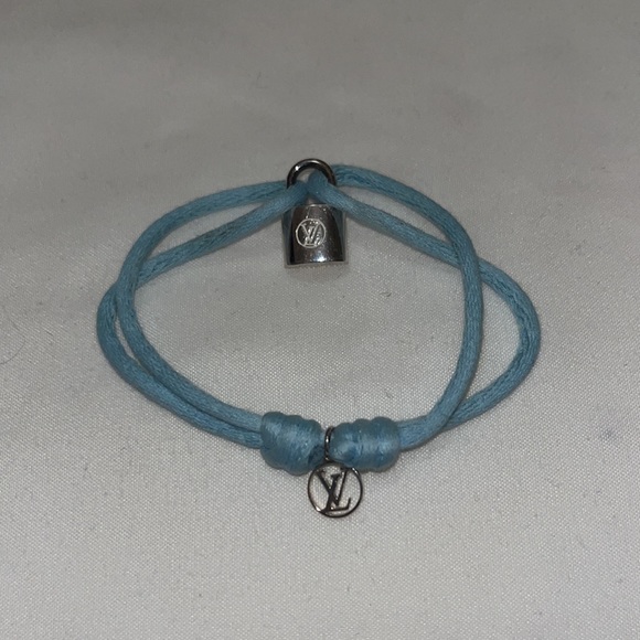 Louis Vuitton Silver Lockit X Doudou Bracelet, Adjustable Baby Blue Cord - Picture 7 of 11